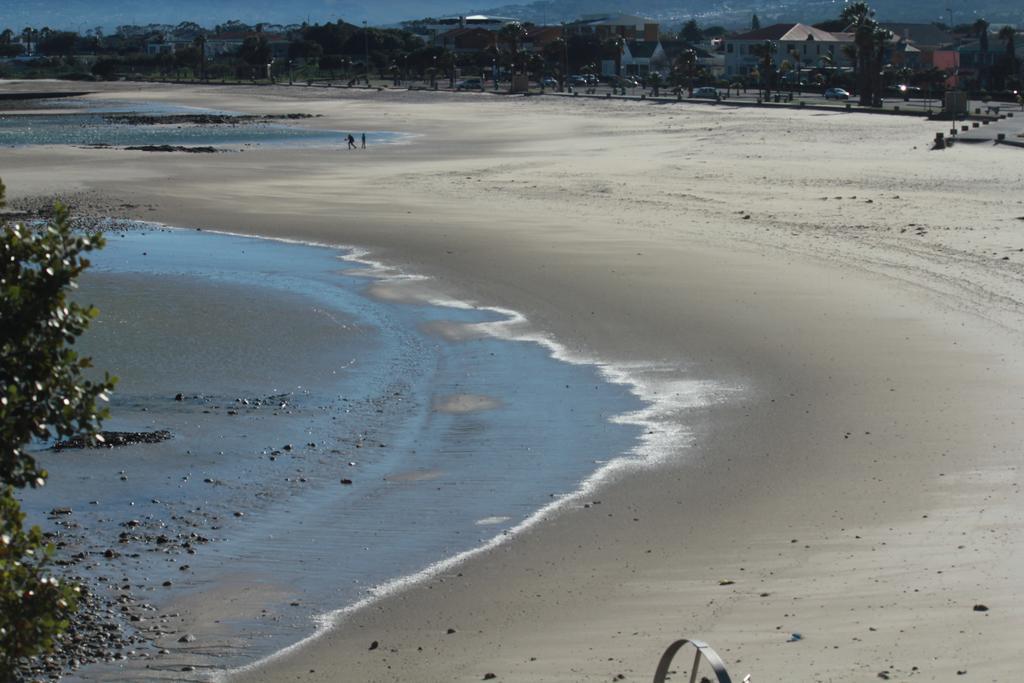 Merci Pere Gordons Bay Exterior photo